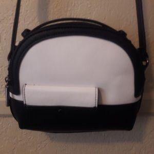 DANIELLE NICOLE CARSON CROSS BODY BLACK & WHITE